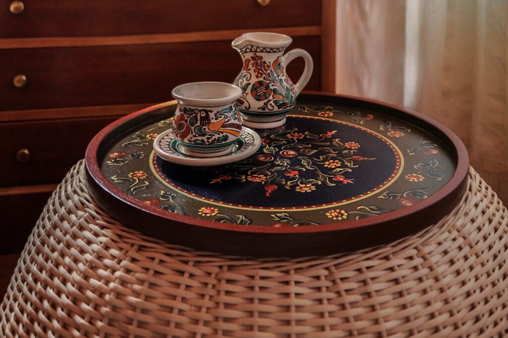 kis asztal tárolóval