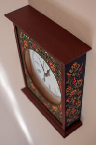 Asztali vagy falióra színes torockói virágokkal