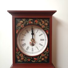 Csendes, kézmíves asztali óra