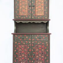 Tálasszekrény egyedi, kézzel festett motívumokkel