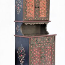 Tálalószekrény egyedi, különleges parasztbútor.