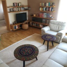 egyedi torockói motívumos dohányzóasztal