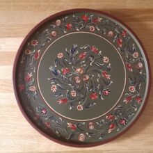 szép, zöld, kézzel virágozott tálca