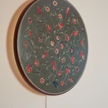 Zöld, kerek, rejtett világítást biztosító fali lámpa