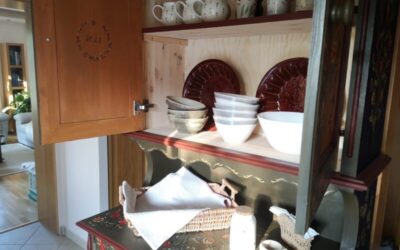 almárium, tálasszekrény