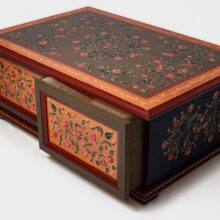 tárolós, kézzel festett,fa dohányzóasztal