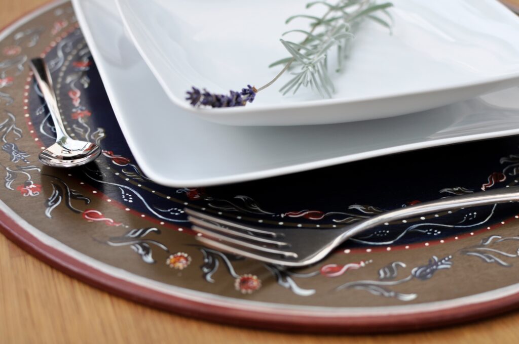 kézzel festett, szép teríték